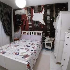 Bed & Breakfast I Art